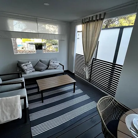 Mobile With Private Covered Terrace 度假居