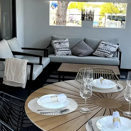 Hébergement de vacances Mobile With Private Covered Terrace
